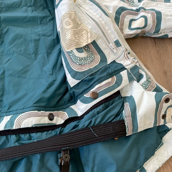 Roxy Snowboard Jacket - Picture 6 of 9